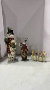 lot 1221 image: Snowman decor tallest is 15 inches