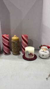 lot 1230 image: Holiday Candle Collection Set