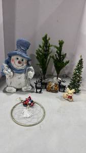lot 1232 image: Christmas Holiday Decoration Collection