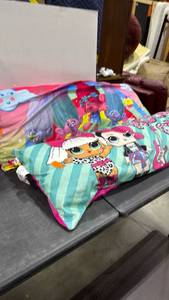 lot 1401 image: 2 body pillows