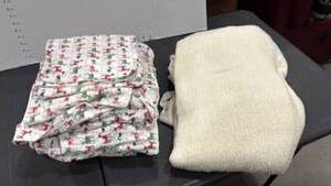 lot 1413 image: King sheets and fullqueen blanket