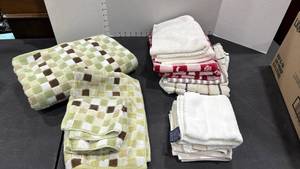 lot 1421 image: Peri bath towels, hand towels and wash cloths