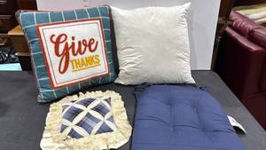 lot 1426 image: Decorative pillow, pillow sham and chair pad