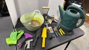 lot 1431 image: Garden tools, bulb planter, watering can and sprayers