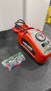 lot 1449 image: Black and Decker air station