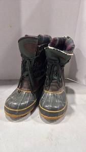 lot 1467 image: Rugged insulated boots size 9