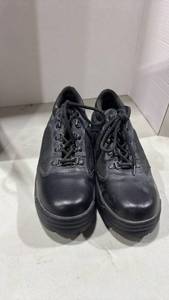 lot 1469 image: Black Tactical Work shoes size 9