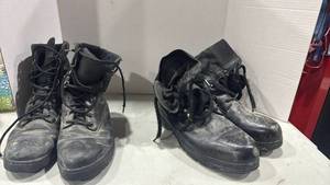 lot 1479 image: Boots size 11.5