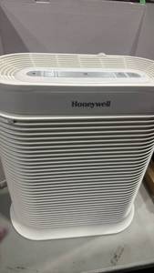 lot 1481 image: Honeywell HPA300 Air Purifier 22 inches tall