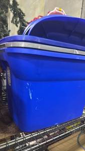 lot 1488 image: Sterilite 18 gal totes - 3