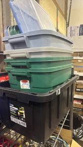 lot 1489 image: Rubbermaid and other storage containers