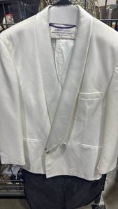 lot 1505 image: White Formal Blazer size unknown