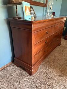lot 924 image: Kincaid 6 drawer top felt lined dresser55 x 40 x 19 i