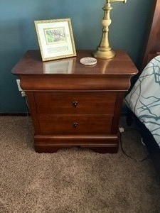 lot 927 image: Kincaid 3 drawer top felt lined nightstand28 x 28 x 16 in