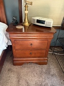 lot 926 image: Kincaid 3 drawer top felt lined nightstand28 x 28 x 16 in