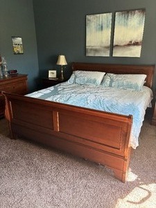 lot 928 image: Kincaid king size sleigh bed headboard 46 x 79.5 infootboard 36 x 79.5 indepth is 92 insplit twin boxspringsHealthrest memory foam