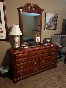 lot 932 image: Broyhill 7 drawer dresser 32 x 58 x 18 inwith mirror49 x 31 in
