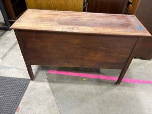 lot 930 image: Small storage bench23 x 39 x 14 in