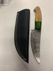 lot 33 image: Handcrafted Damascus Steel Full Tang Knife Blade Hunting Fishing Wood Handle with sheath approx 8.5 inches