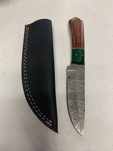lot 35 image: Handcrafted Damascus Steel Full Tang Knife Blade Hunting Fishing Wood Handle with sheath approx 8.5 inches
