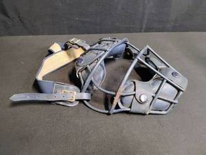 lot 1010 image: Knights Metal Hand Armor