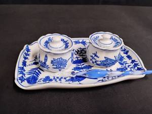 lot 1018 image: Blue and White Porcelain Ink Well Set with Glass Pen
