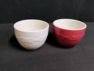 lot 1025 image: White and Red Textured Longeberger Ceramic Bowls Set