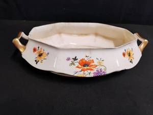 lot 1030 image: Floral Decorated Porcelain Casserole Bowl