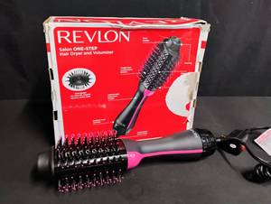 lot 1034 image: Revlon Salon One-Step Hair Dryer and Volumizer