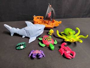 lot 1042 image: Ocean Adventure Toy Set with Pirate Ship