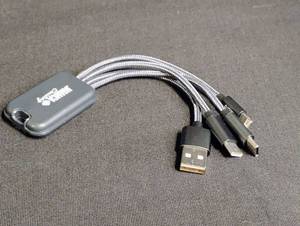 lot 1079 image: Jamaica Cruising 3-in-1 USB Charging Cable
