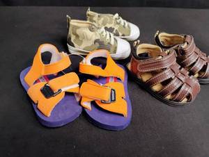 lot 1083 image: Toddler Shoe Bundle - Sandals and Sneakers