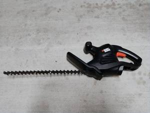 lot 1087 image: Black & Decker Electric Hedge Trimmer