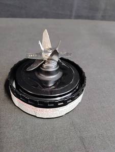 lot 1100 image: Oster Blender Blade Assembly Base