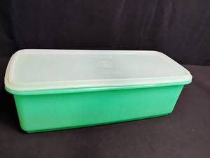 lot 1120 image: Tupperware Green Storage Container with Grater Insert