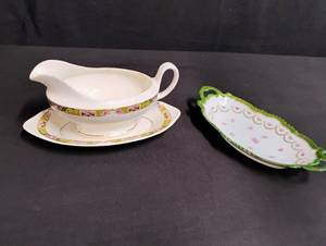 lot 1125 image: Decorative Porcelain Gravy Boat Set with Floral Border