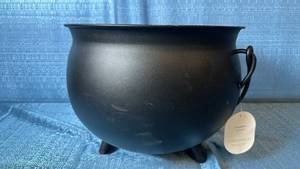 lot 2007 image: Threshold Cauldron. 14 Round. 11 Tall.