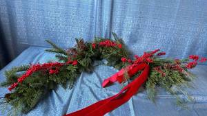 lot 2078 image: Christmas Garland 4 Long.
