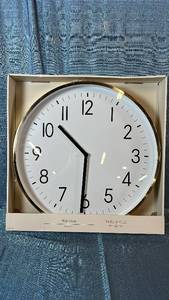 lot 2129 image: Threshold Mirrored Finish Brass 18.9 Wall Clock.