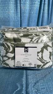 lot 3009 image: Members Mark 4-Piece Olive Cotton Towel Set