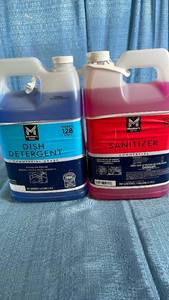 lot 3010 image: Members Mark Commercial Cleaning Set - Dish Detergent and Sanitizer