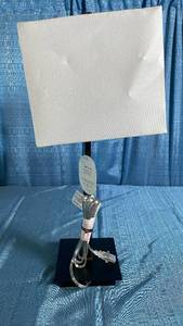 lot 3022 image: Threshold Modern Table Lamp with USB Port