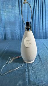 lot 3043 image: Threshold White Table Lamp with 3-Way Switch