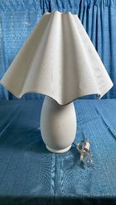 lot 3049 image: White Ceramic Table Lamp with Gold Accents