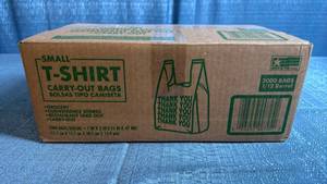 lot 8022 image: Small T-Shirt Carry-Out Bags - 2000 Count Box