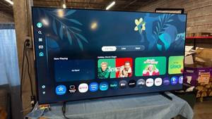 lot 8095 image: Samsung 70-inch Smart TV UN70U7900
