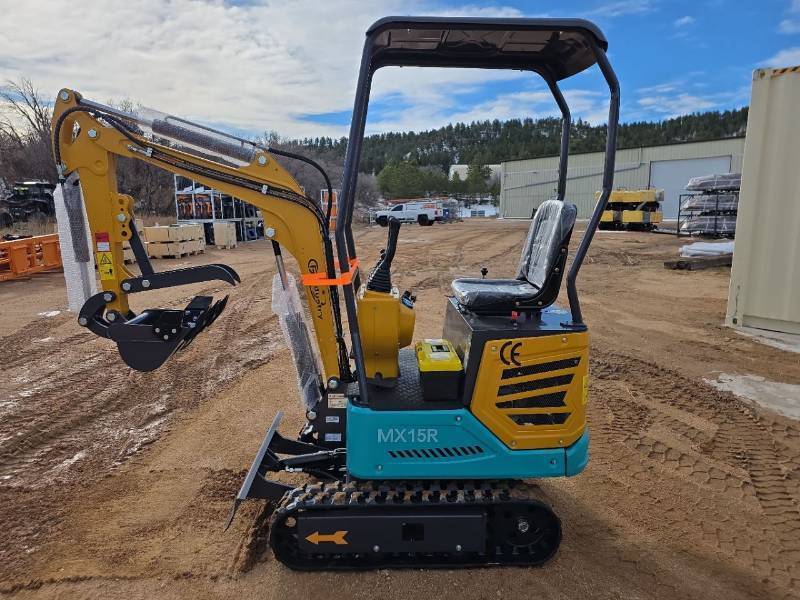 lot 3989 image: CFG Industrial MX15R Mini Excavator