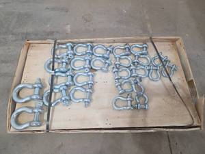 lot 4213 image: Galvanized Steel D-Ring Shackles Set