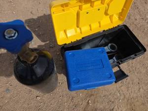 lot 4228 image: Nitrogen Gas Charging Device Kit with Case