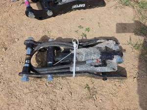 lot 4233 image: Captok Hydraulic Mini Excavator Thumb Attachment
